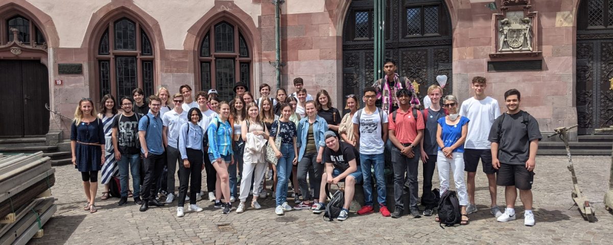 Gruppenfoto mehrerer Schüler