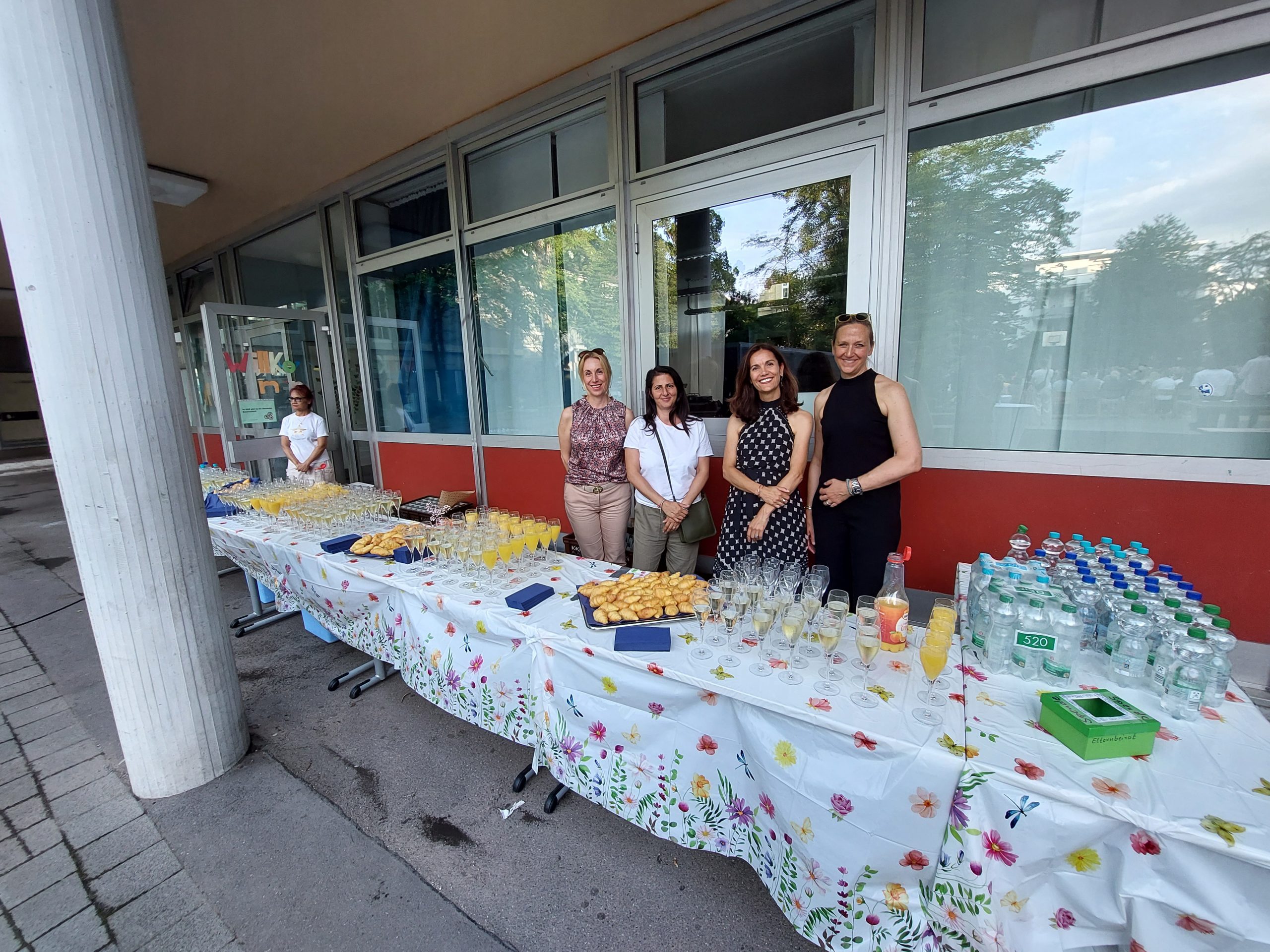 Essens- und Getränkebuffet bei der Abiverleihung
